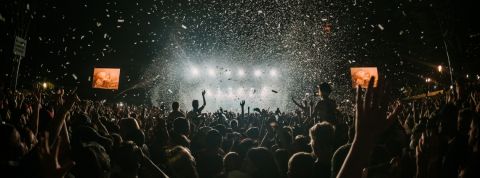une soirée un dj et des confettis