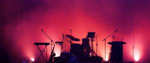 une scène de concert vide