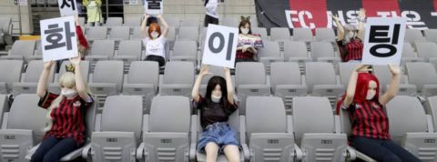 Un stade rempli de poupées sexuelles à Séoul