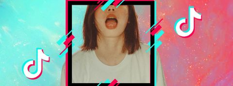 Fille bouche bée derriere écran avec logos TikTok