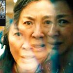 Le visage d'une felle asiatique divisé en plusieurs parte qui essaye de regarder plein de vidéo en même temps.