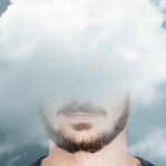 Homme la tête dans un nugae