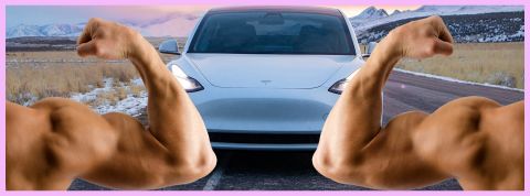 Une voiture et des bras musclés