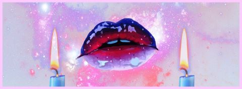 Une bouche sur fond rose