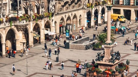 Les centres-villes sont-ils encore des lieux de sociabilité et de flânerie&nbsp;? 