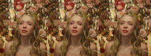 Une jeune fille blonde en pleurs