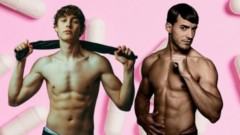 Deux hommes musclés sur fond rose avec des pilules de compléments alimentaires
