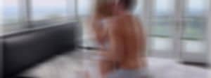 Image porno floutée d'un couple
