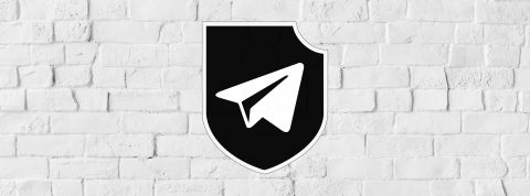 Le sigle de terrorgram sur un mur de briques blanches