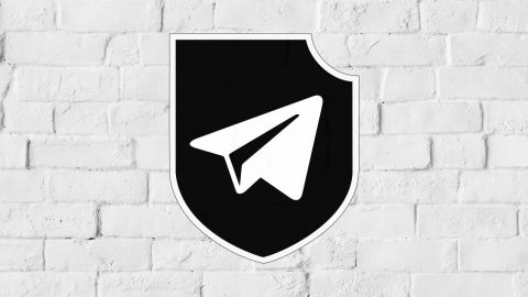 Le sigle de terrorgram sur un mur de briques blanches