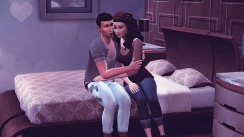 Un couple de Sims sur un lit