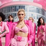 des femmes en rose