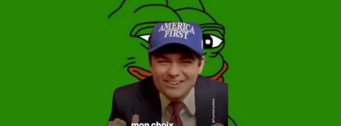 un homme idiot à casquette bleu sur un fond vert