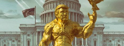 une statue de trump en or