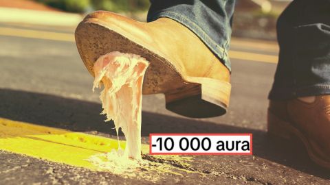 Un chewing-gum sous la semelle d'une botte en daim