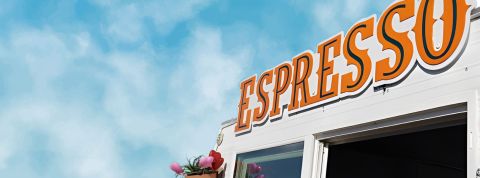 Une enseigne de coffeeshop