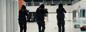 une battle royale dans un aéroport