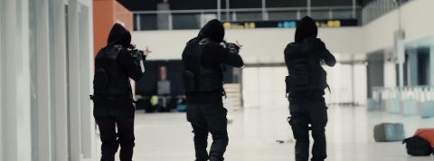 une battle royale dans un aéroport