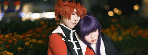 Un jeune couple asiatique en mode manga romantique