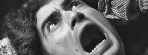 Un visage d'homme en panique