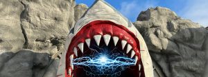 Gros plan sur le requin des dents de la mer avec de l'électricité dans sa gueule