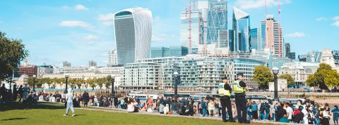 Vue londonienne d'un parc sur la City
